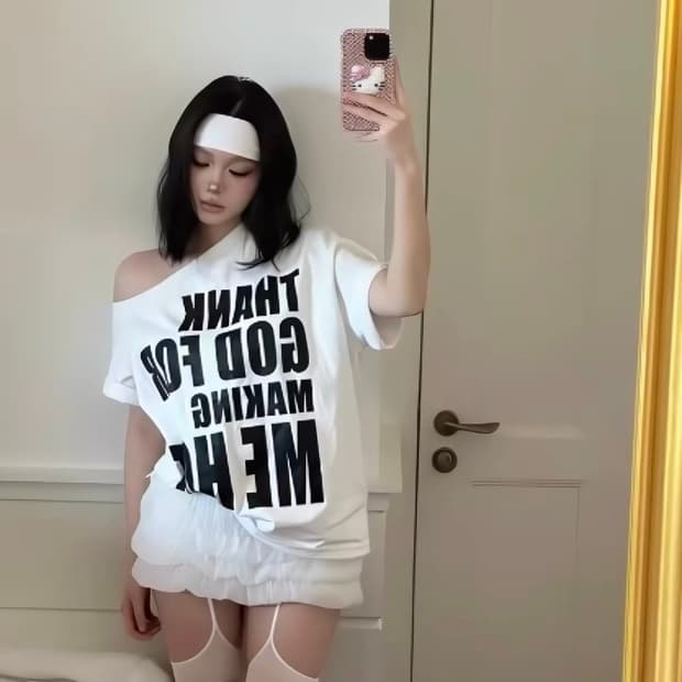 오프숄더 레터링 루즈핏 반팔 티셔츠