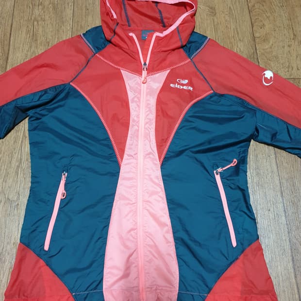 1062 아이더 아웃도어 바람막이 90~95 사이즈입니다