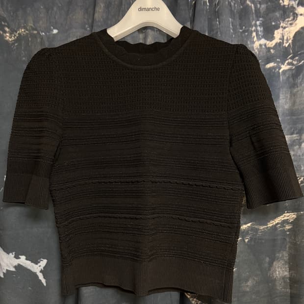 마쥬 스캘럽 하프슬리브 니트 탑 