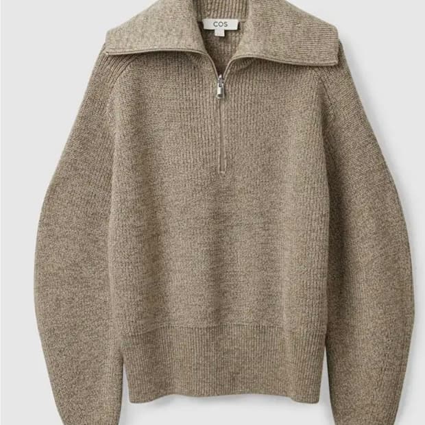 cos 코스 신형 카라 반집업니트 스몰