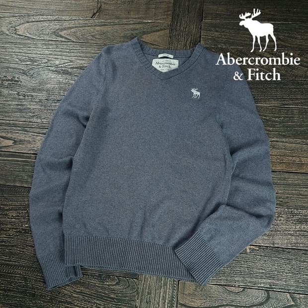 [아베크롬비] 로고 자수 브이넥 니트 그레이 M19922