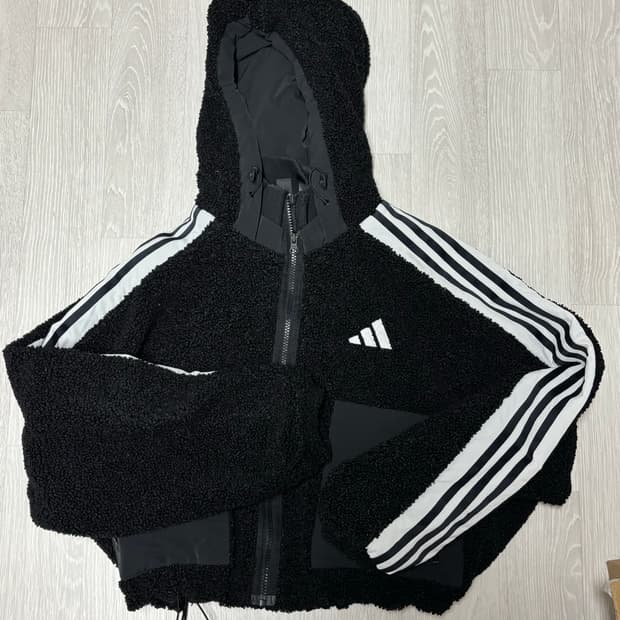 아디다스 삼선 뽀글이 크롭 자켓