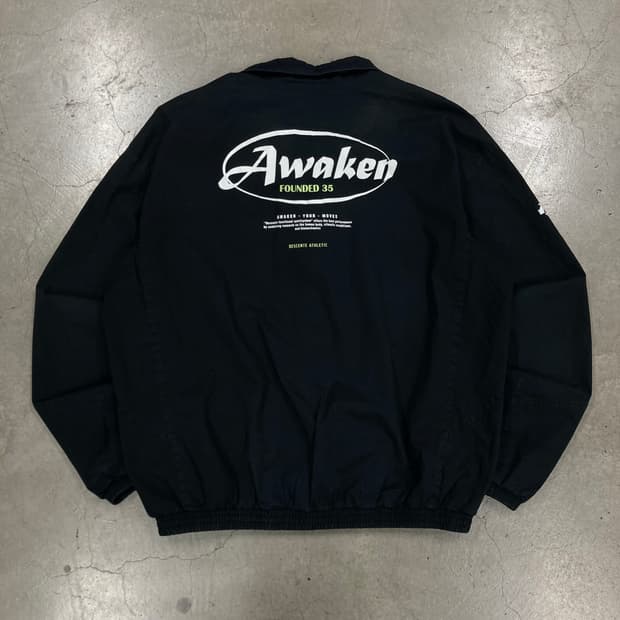 데상트 블랙 컬러 빅로고 카고 바람막이 자켓