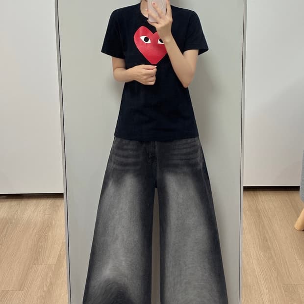 꼼데가르송 플레이 레드 하트 로고 블랙 티셔츠