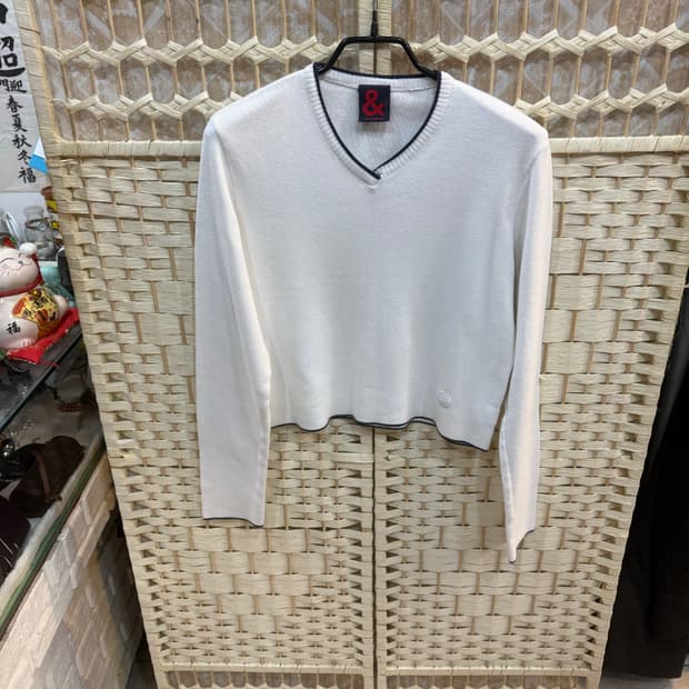 48/55-66 정품 돌체앤가바나 크롭 니트 팝니다