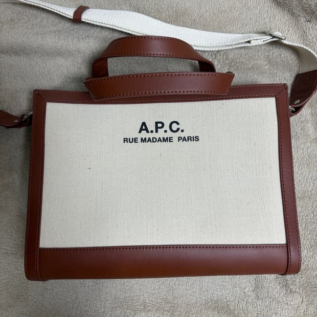 A.P.C 캔버스백