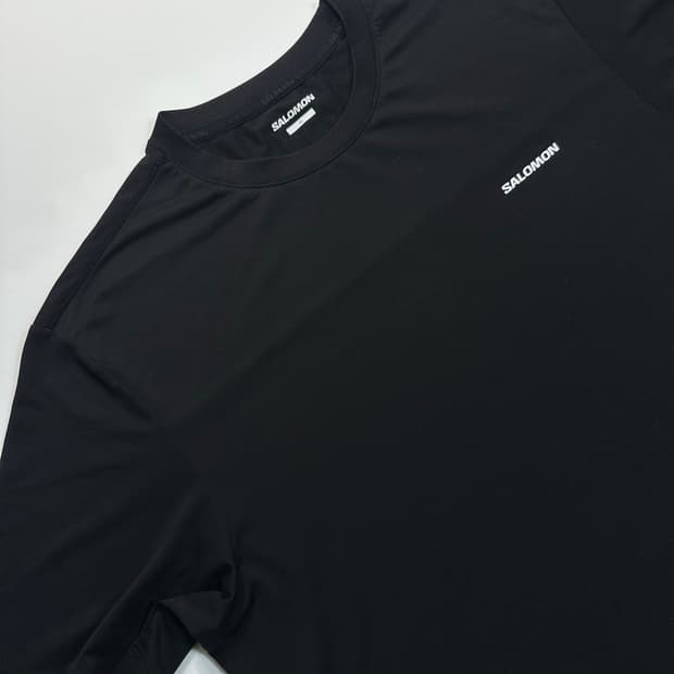 살로몬 블랙 반팔티셔츠