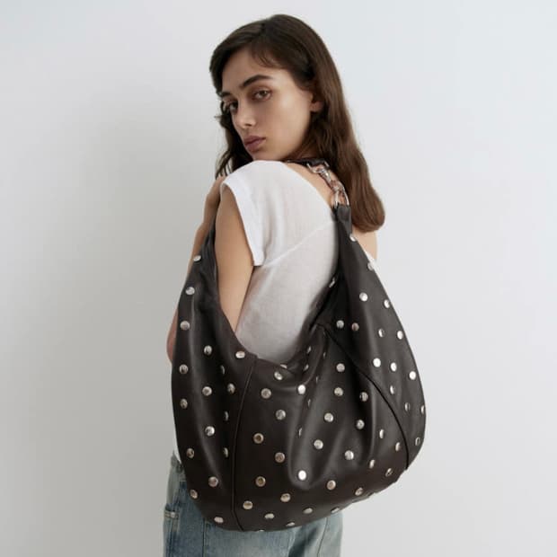 기마구아스 가죽 스터드 숄더백