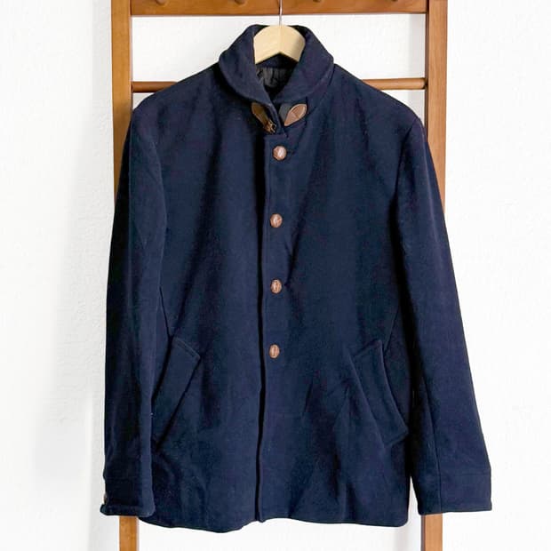 우드 버튼 네이비 코지 코트 