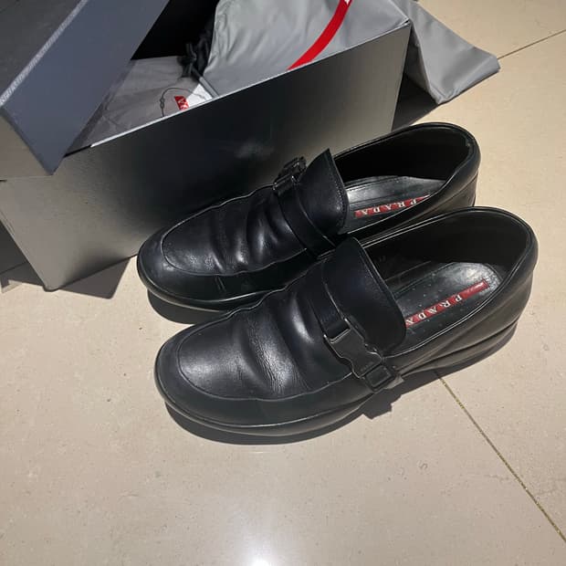 프라다 스포츠 버클 로퍼 스니커즈 6.5