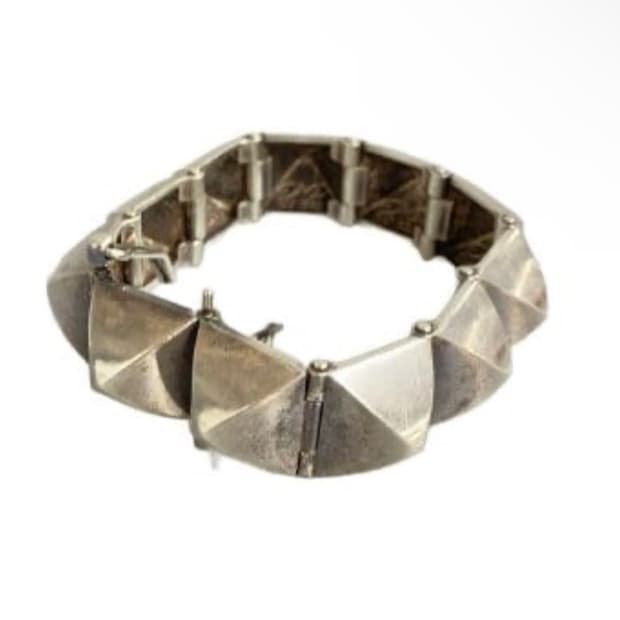 타카히로 미야시타 스터드 팔찌