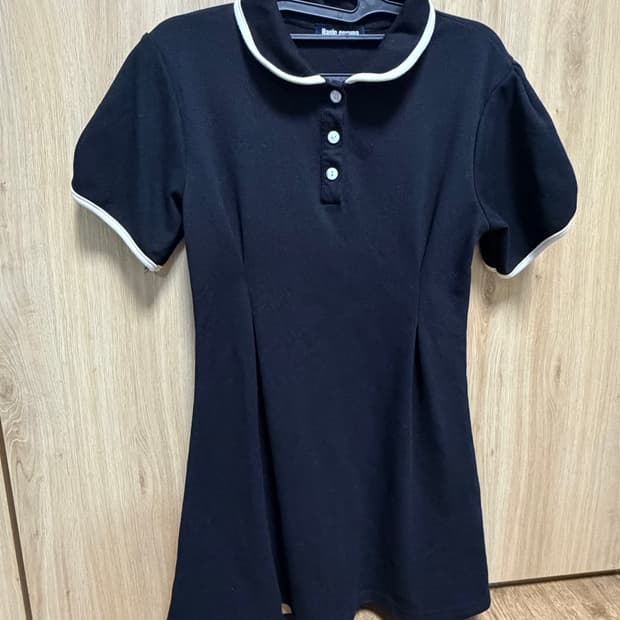 basic comma 퍼프소매 카라 원피스