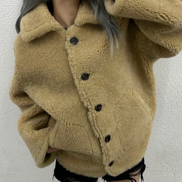 더바넷 리얼 양모 베이지 버튼 무스탕 자켓