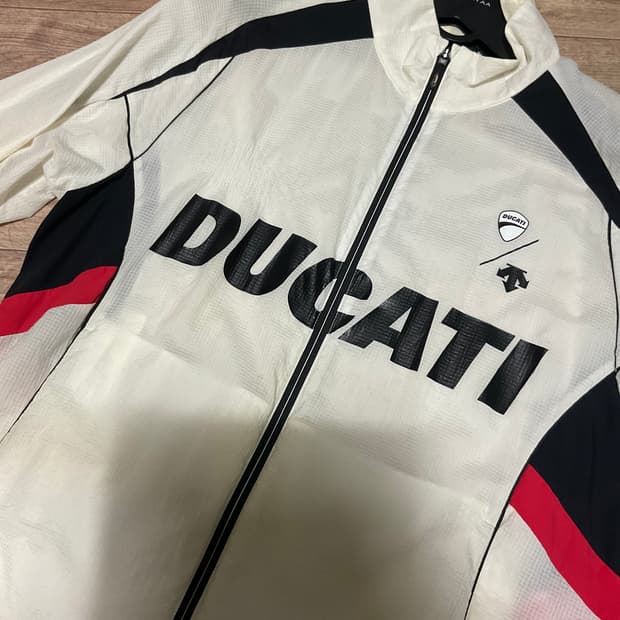[데상트X두카티] 협업 경량 바람막이