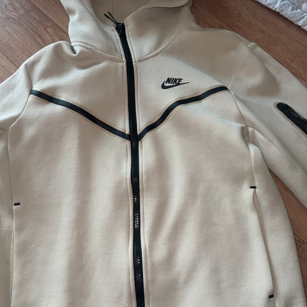 나이키 테크팩 (베이지에 가까운)흰색 M