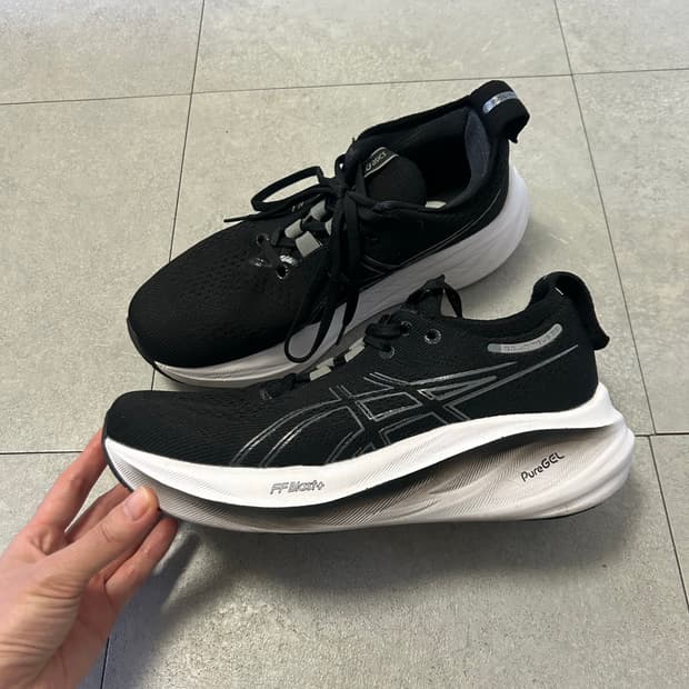 아식스 젤 님버스 러닝화 235