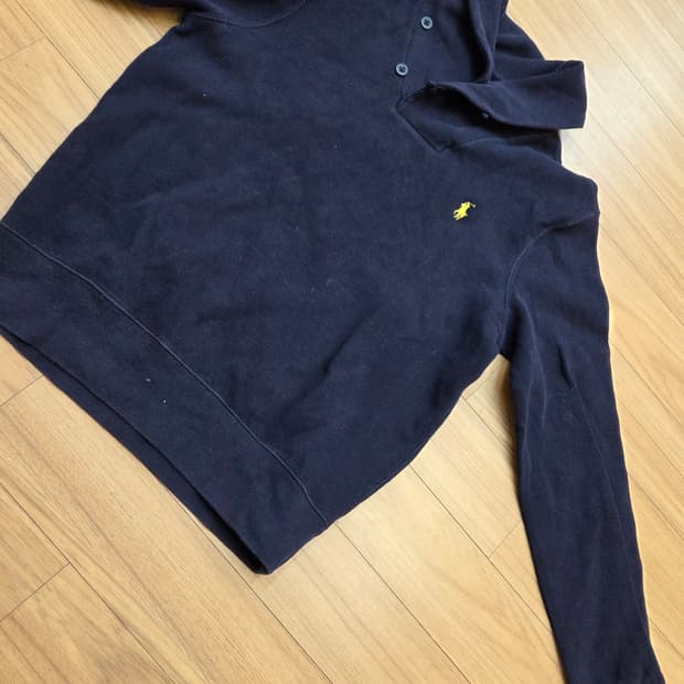 폴로 랄프로렌 남성 스웨터 네이비 색상입니다. 사이즈는 S이고, 목 부분