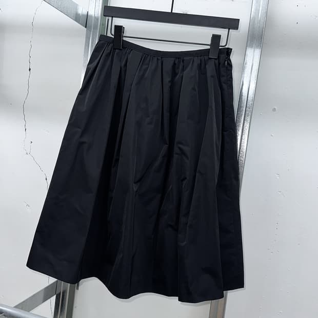 black volume midi skirt