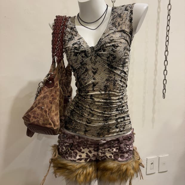 파이톤 패턴 셔링 블랙 베이지 슬리브리스