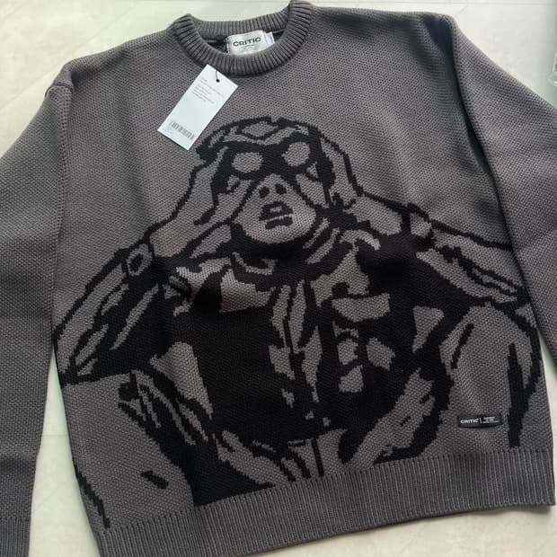 새상품(M,L)크리틱 스카웃보이 로고 니트 챠콜