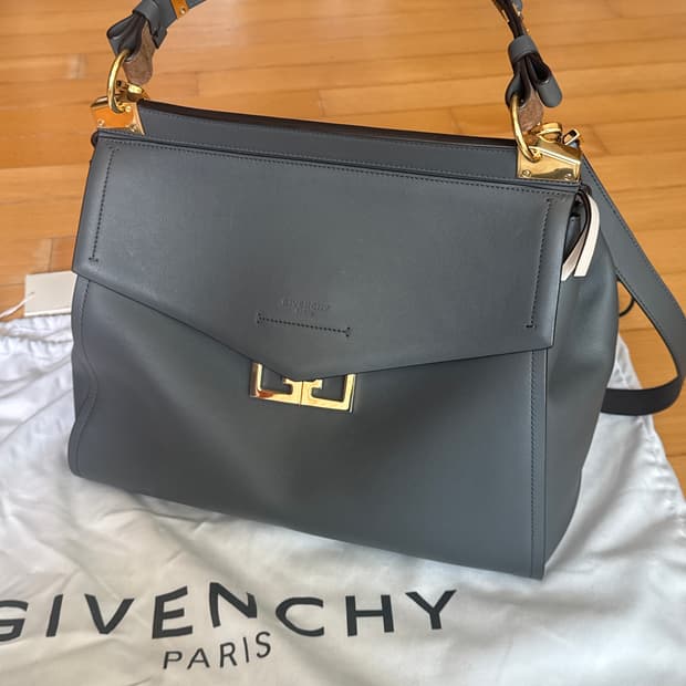 지방시 미스틱 토트백 라지 그레이 색상 100% 소가죽 정품