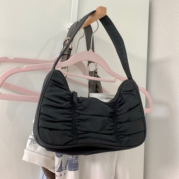 Monki 스웨덴 브랜드 숄더백 가방 블랙 90s 미니멀리즘 슬로치