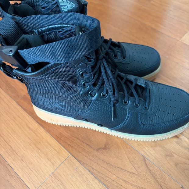 나이키 SF 에어포스1 미드 블랙 (265사이즈)