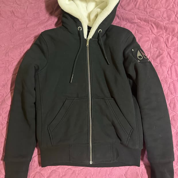 무스너클 버니스웨터 새상품급 백화점판 판매합니다