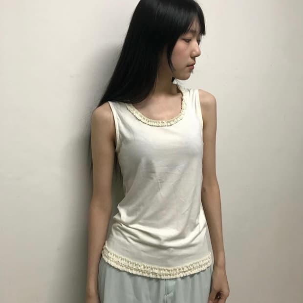Frill sleeveless