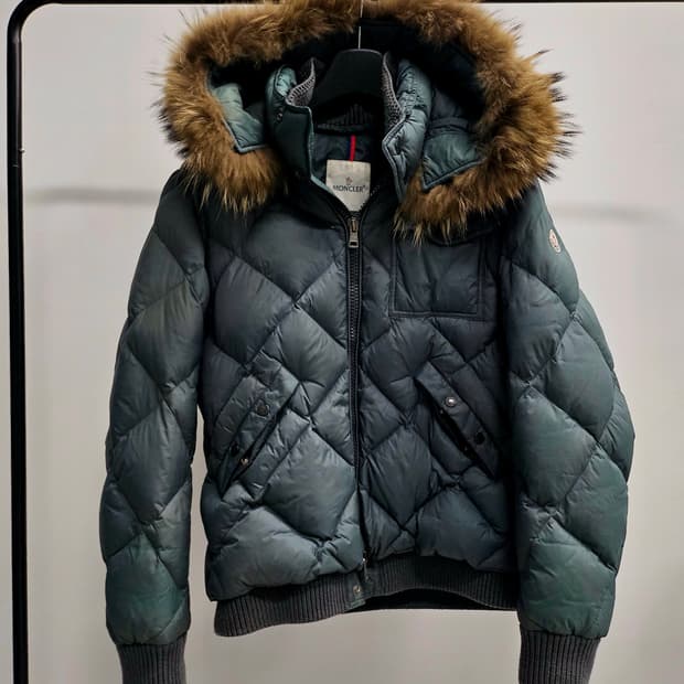 몽클레어 해리슨 패딩
사이즈 4 / 사용감 적음