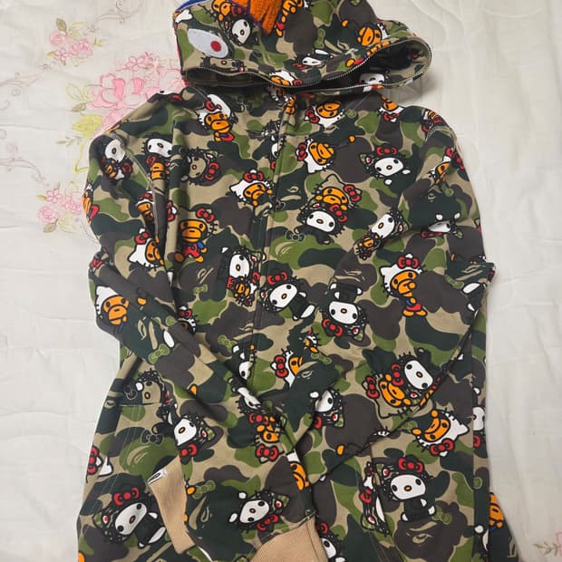 BAPE 헬로키티 베이프 밀리터리 샤크 그린 녹계 후드집업