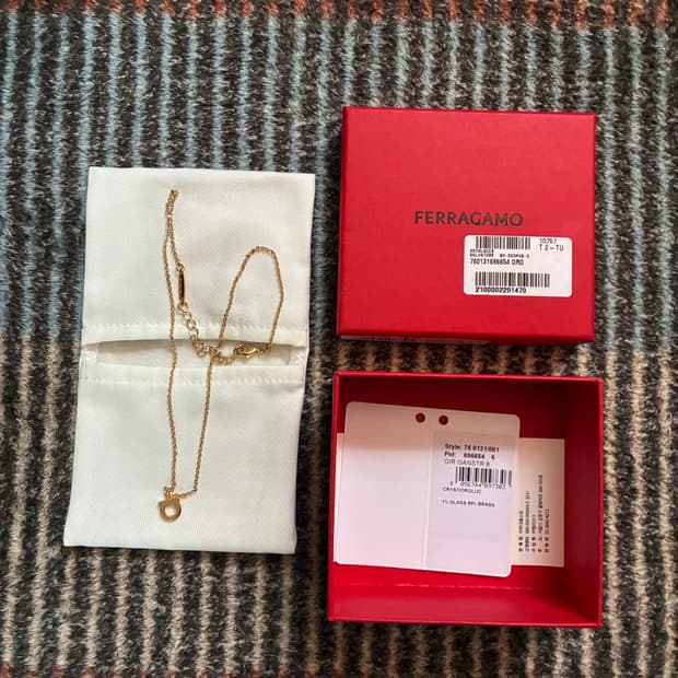 SALVATORE FERRAGAMO 목걸이