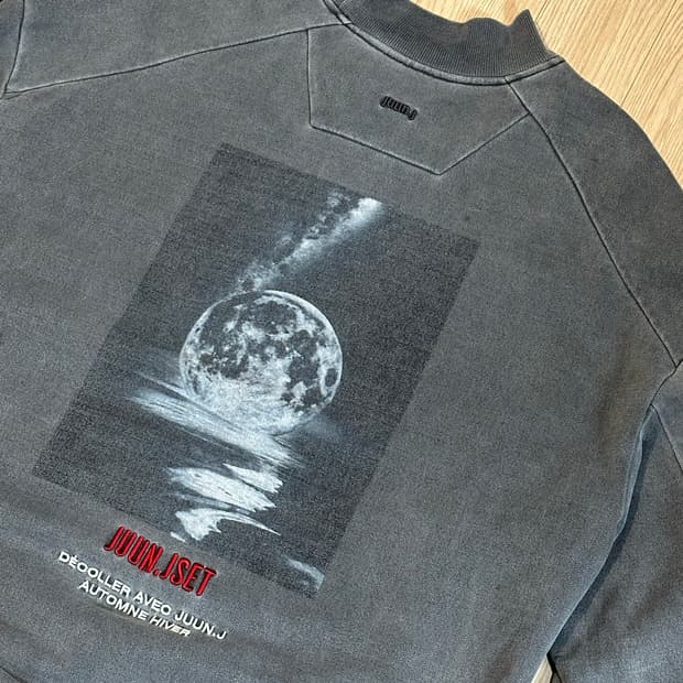 준지 하이넥 달 프린팅 맨투맨