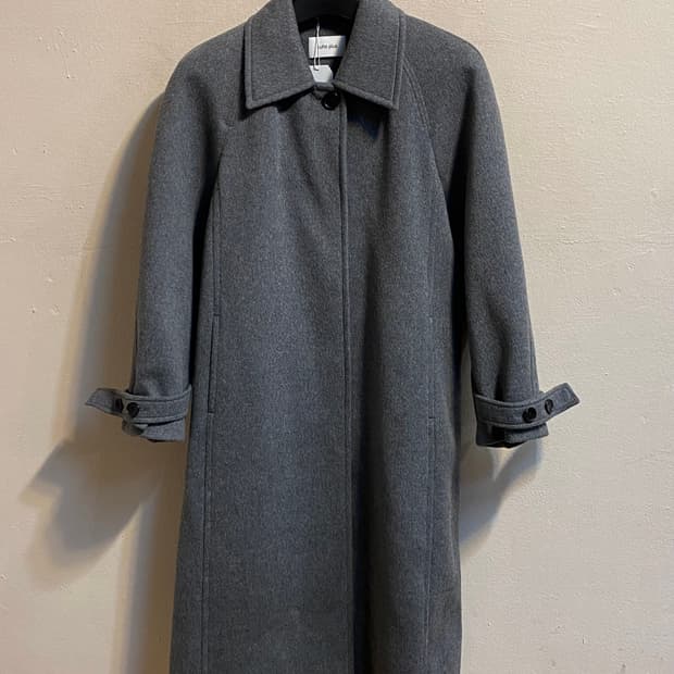 구호 플러스 그레이 싱글 코트