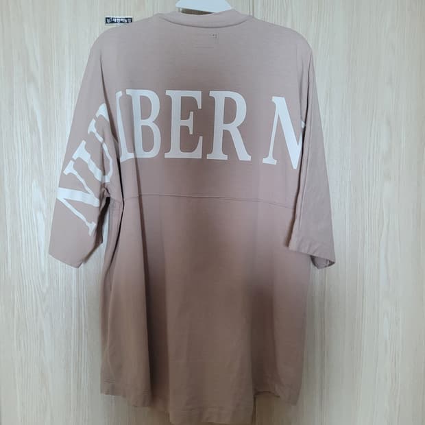 넘버나인 백로고 반팔 티셔츠