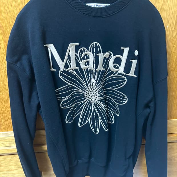 마르디메크르디 플라워 자수 맨투맨