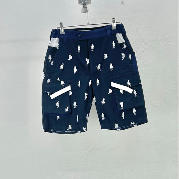 화이트 마운티니어링 네이비 휴먼 패턴 카고 쇼츠