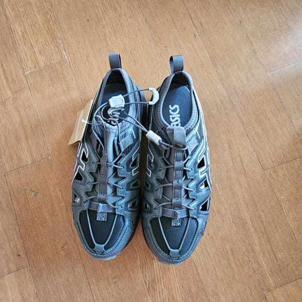 (새제품)아식스 젤-소노마 SE  235