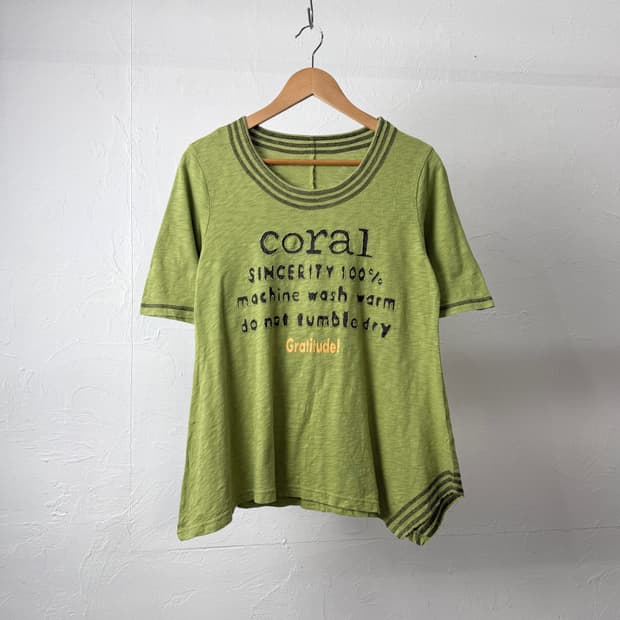 Coral 오버록 스티치 반팔 티셔츠