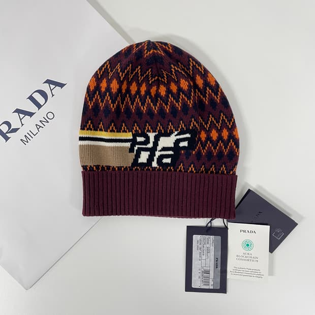 새상품 프라다 울 캐시미어 비니 M 사이즈