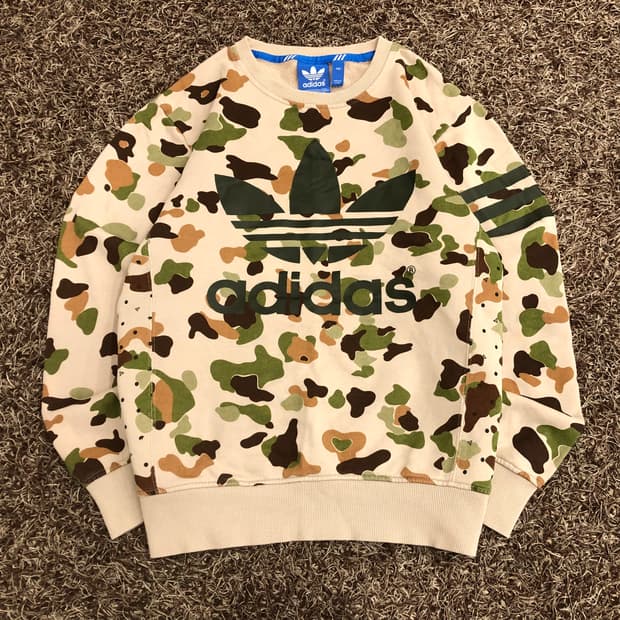 아디다스 카모 파이어버드 빅로고 맨투맨
