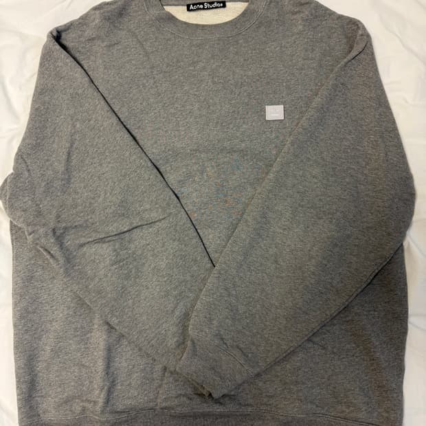 아크네 맨투맨 M