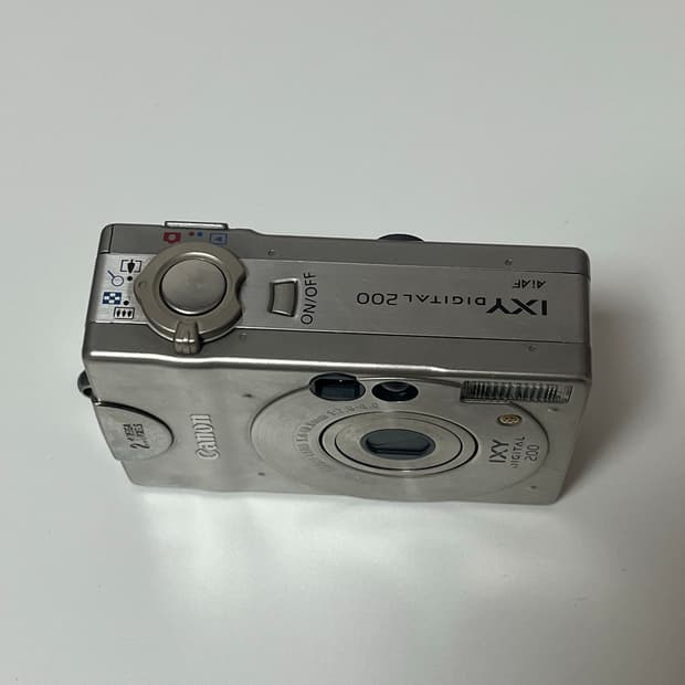 Canon ixy digital 200