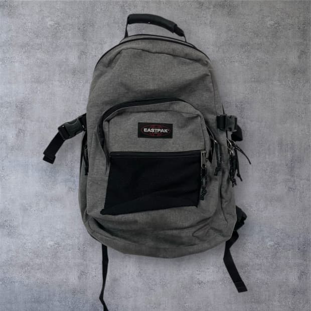 이스트팩 Eastpak 그레이 에그웜 백팩