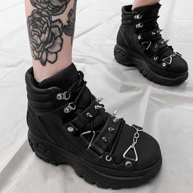 DISTURBIA venus boots