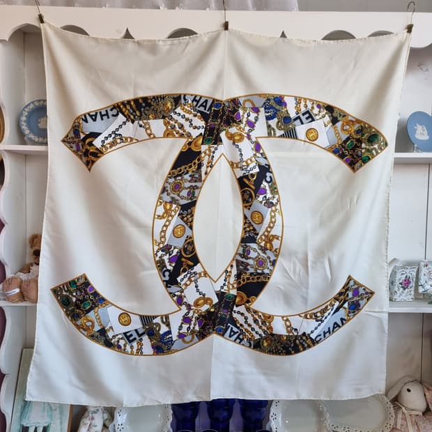 샤넬 로고 스카프