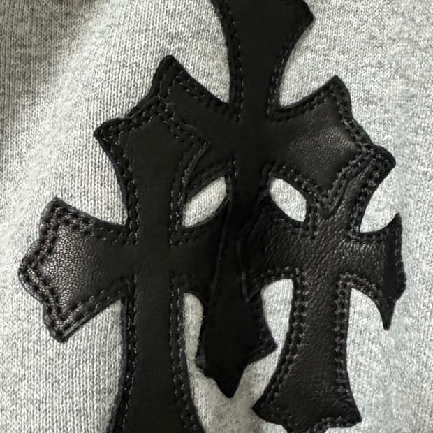 크롬하츠 레더패치 페이퍼 잼 하프집업 그레이