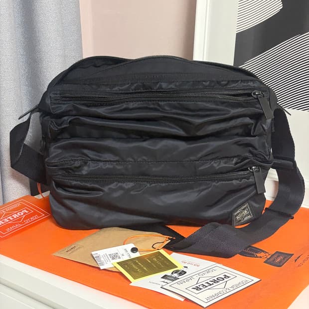 포터 프레임 숄더백 S 스몰 블랙