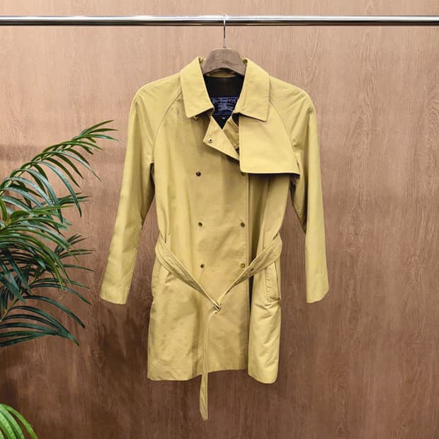 버버리 트렌치 코트 더블 브레스티드 벨트 디테일 레귤러핏 베이지