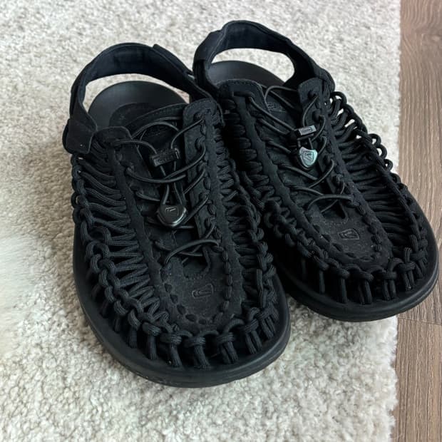 Keen 샌들